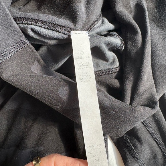 Lulu Lemon Align High Rise Shorts ‘10 Camo | Size 4/ Small - Picture 9 of 10